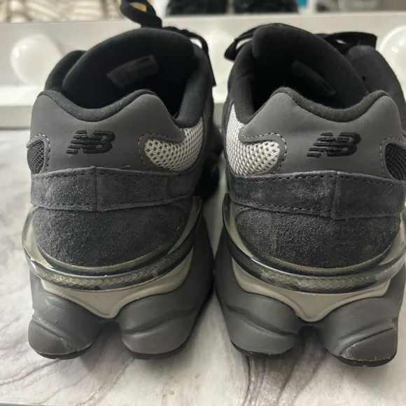 New Balance 9060 - Picture 3 of 4